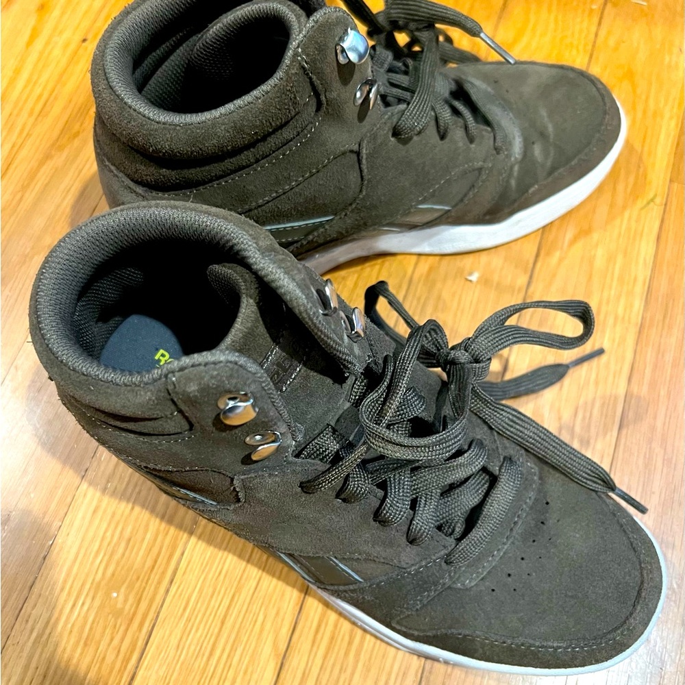 Women’s Olive green suede wedge sneakers, size 8